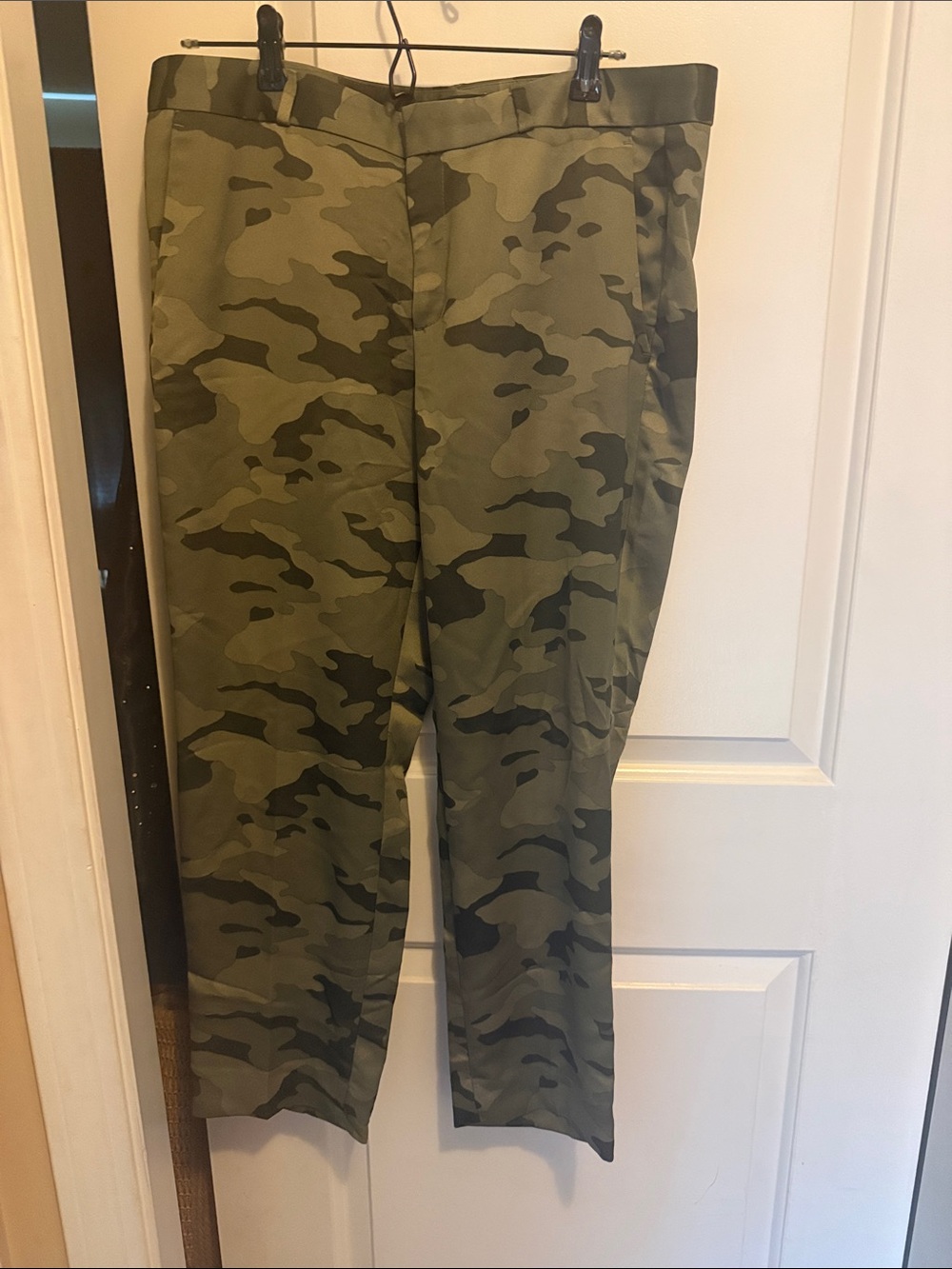 Banana Republic Olive Camo Cropped Pants